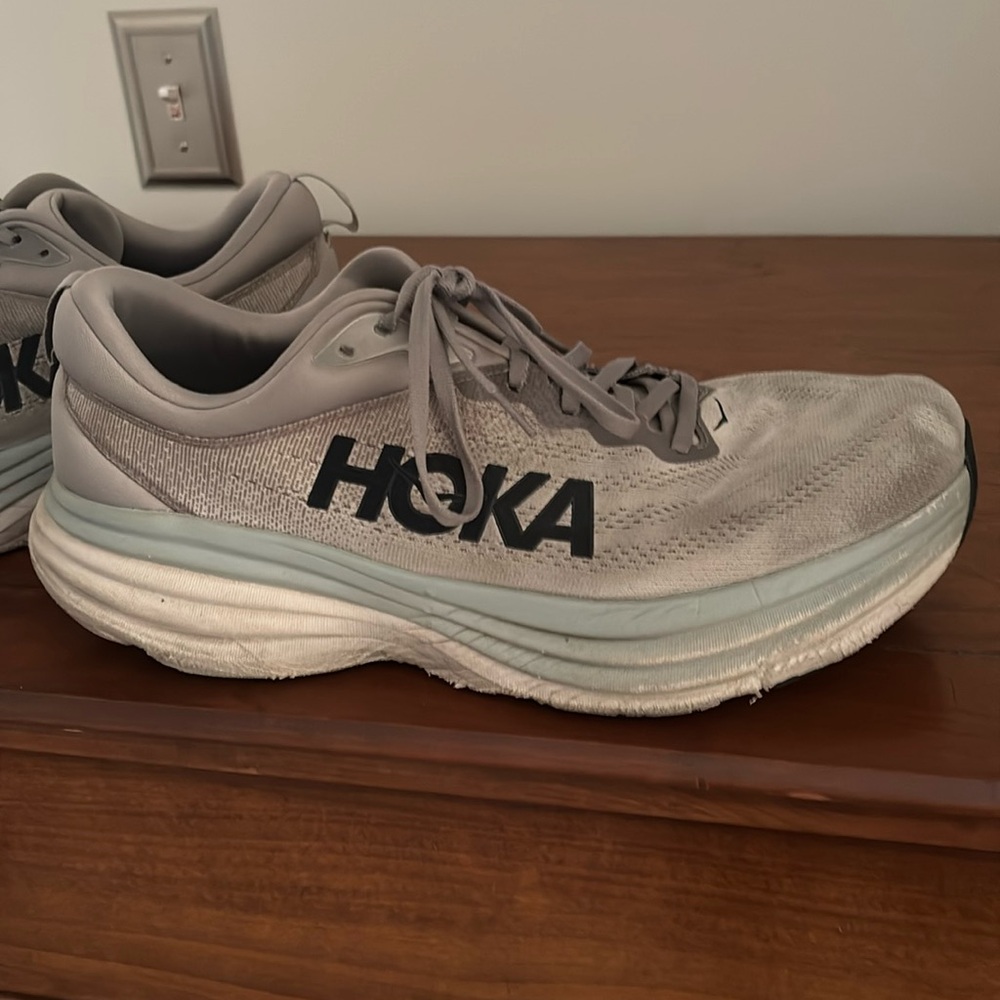 HOKA Bondi 8 men’s Grey.